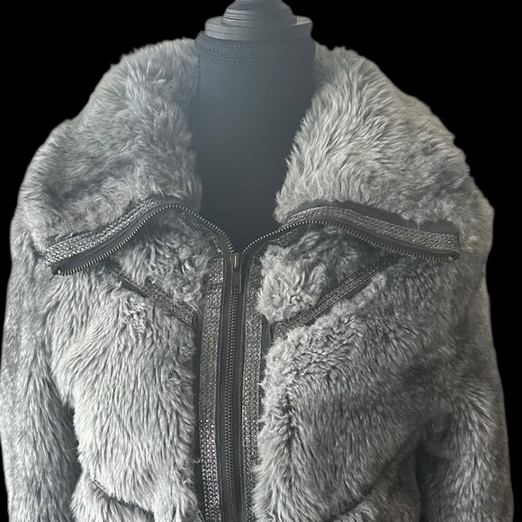 Early 2000s faux fur Chevron bomber - Picture 4 of 5